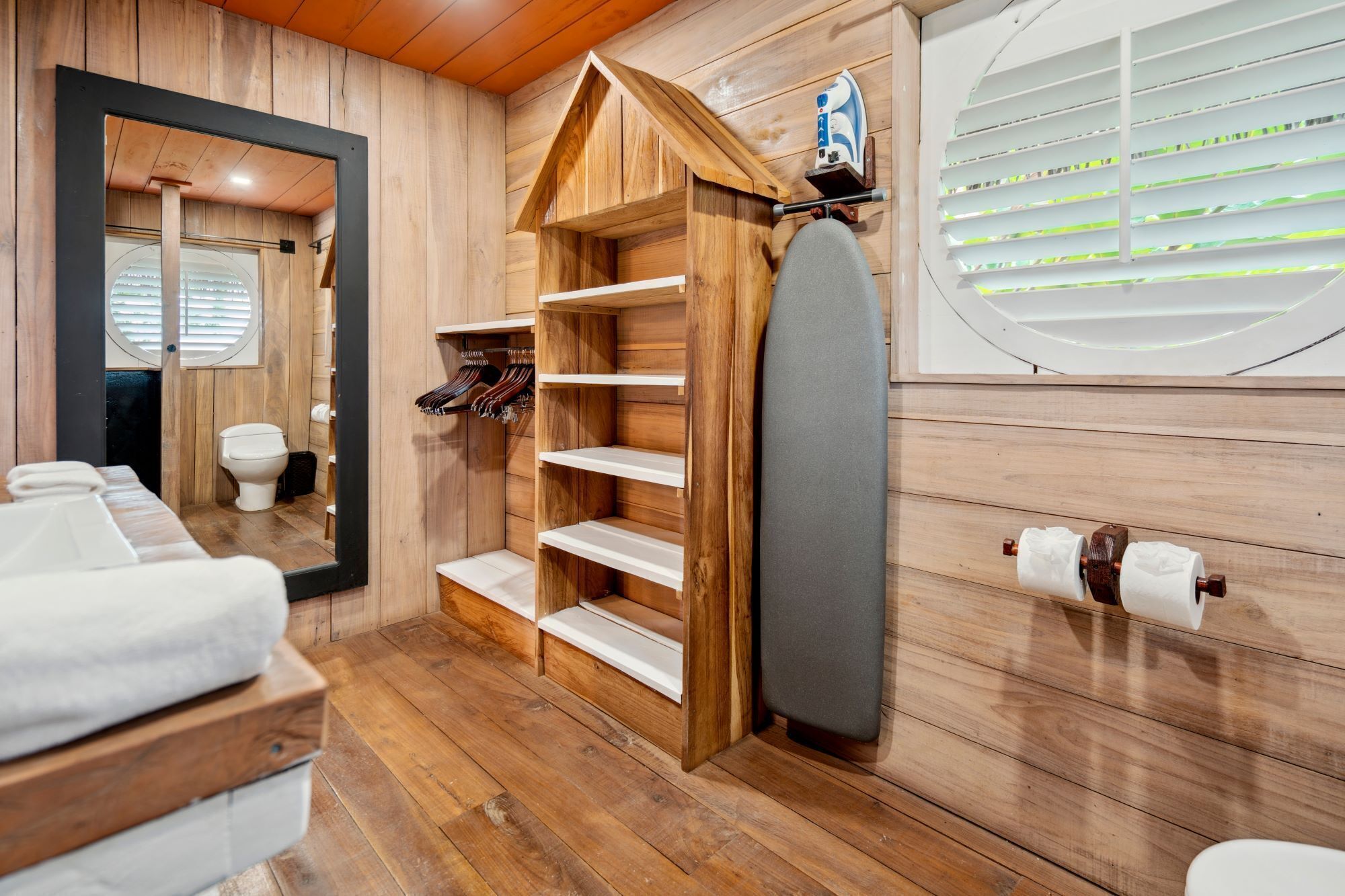 Alfa | Bad | Dusj, hårføner, tøfler og håndklær