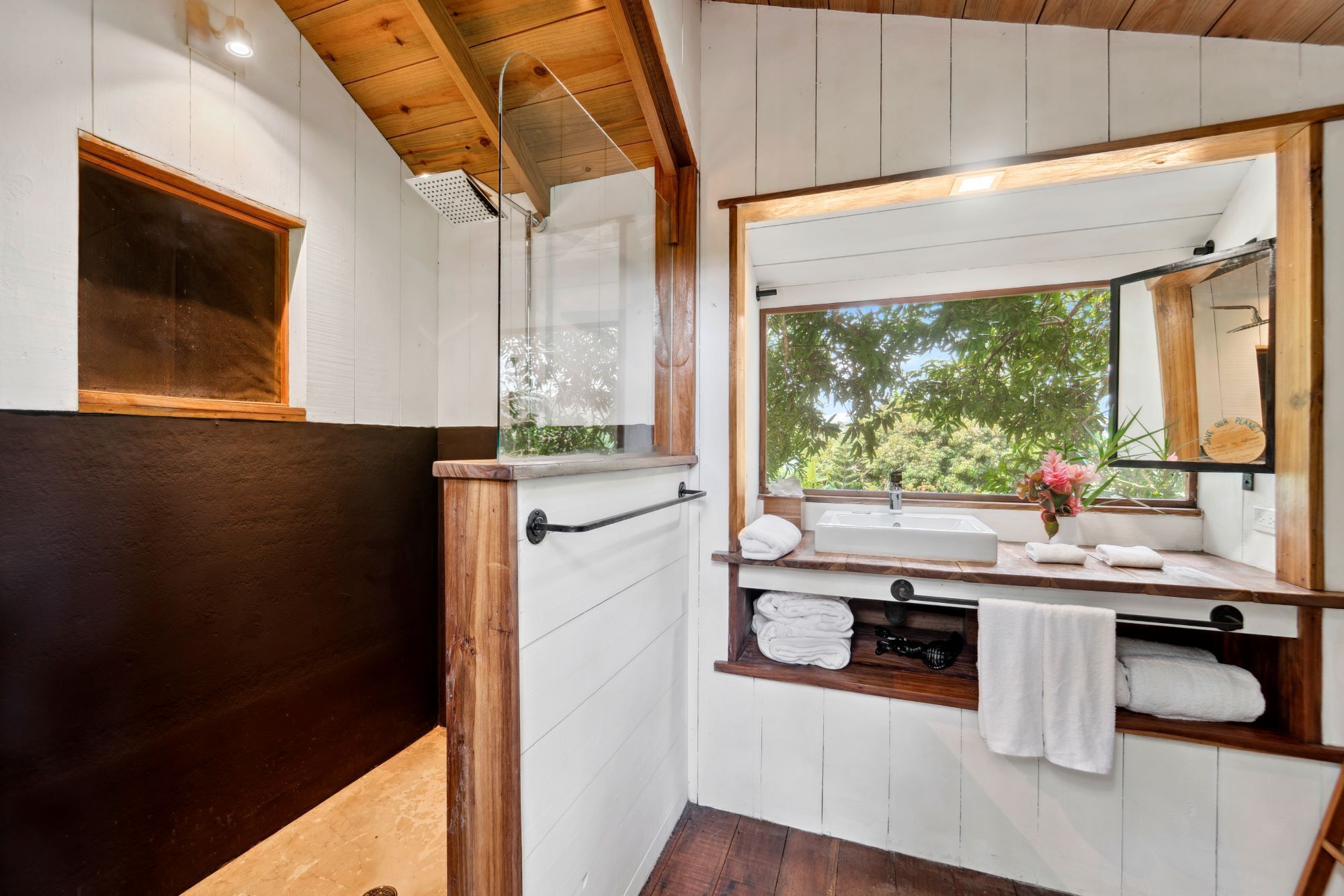  Etz Chain Villa | Bathroom | Hair dryer, slippers, towels, soap