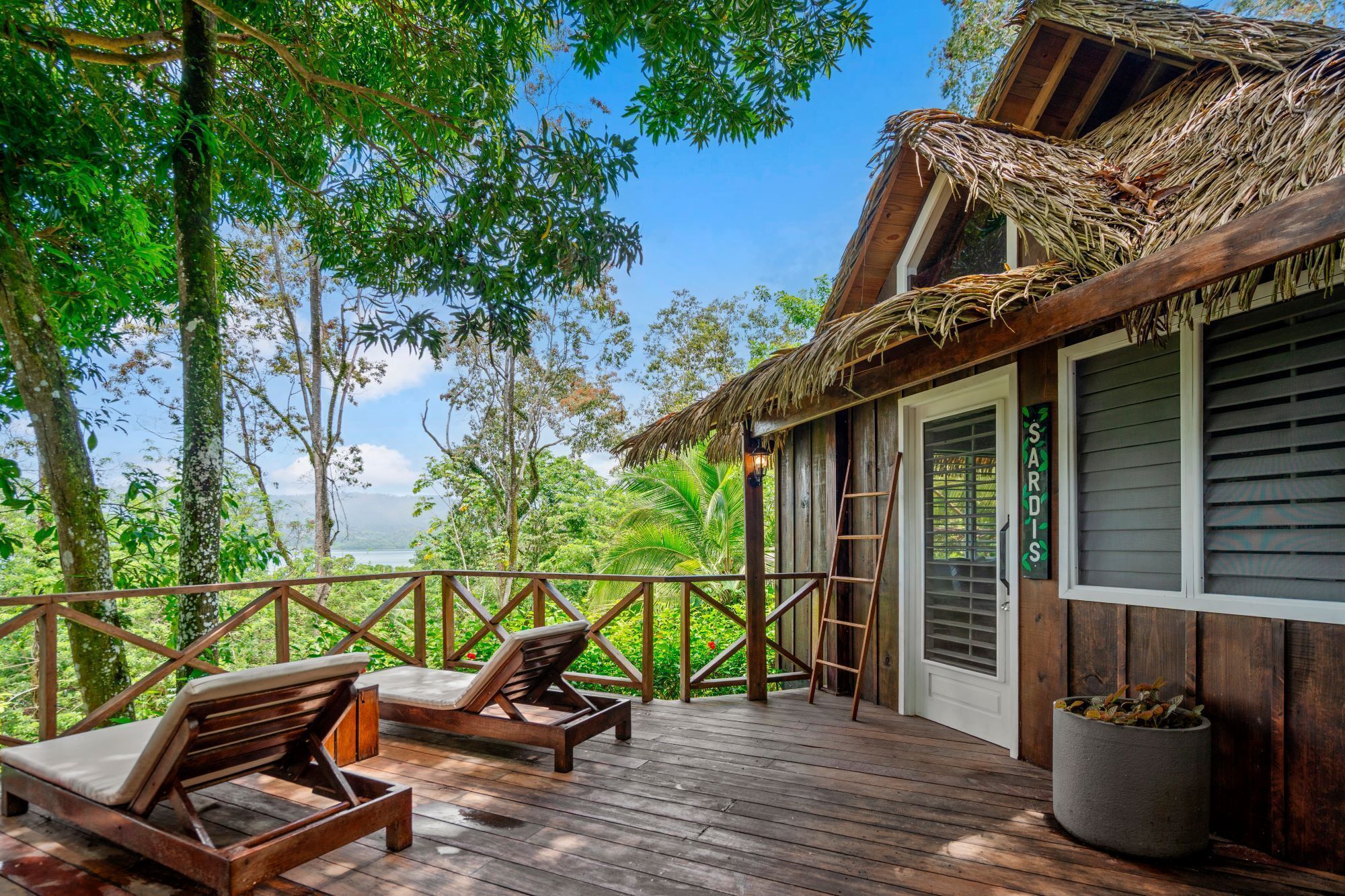 Sardis | Khu phòng khách | Smart TV 43-inch có truy  ền hình cáp 