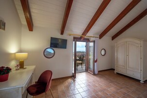 Deluxe Quadruple Room | In-room safe, desk, laptop workspace, blackout drapes