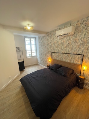 2 bedrooms, iron/ironing board, travel cot, free WiFi