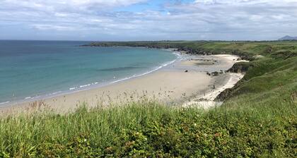 Gwel y Mor 2-bed Chalet With Sea Views & Terrace