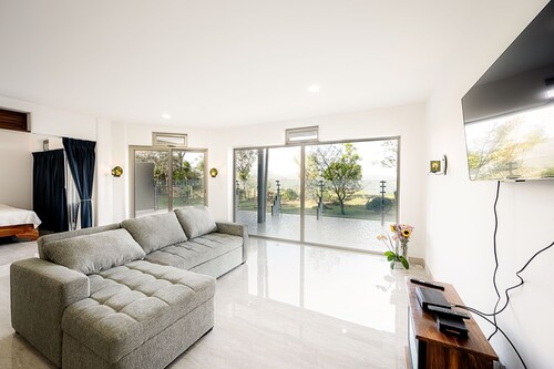 3-bedroom condo in Amazing Lake Arenal with WiFi, AC, swimming pool