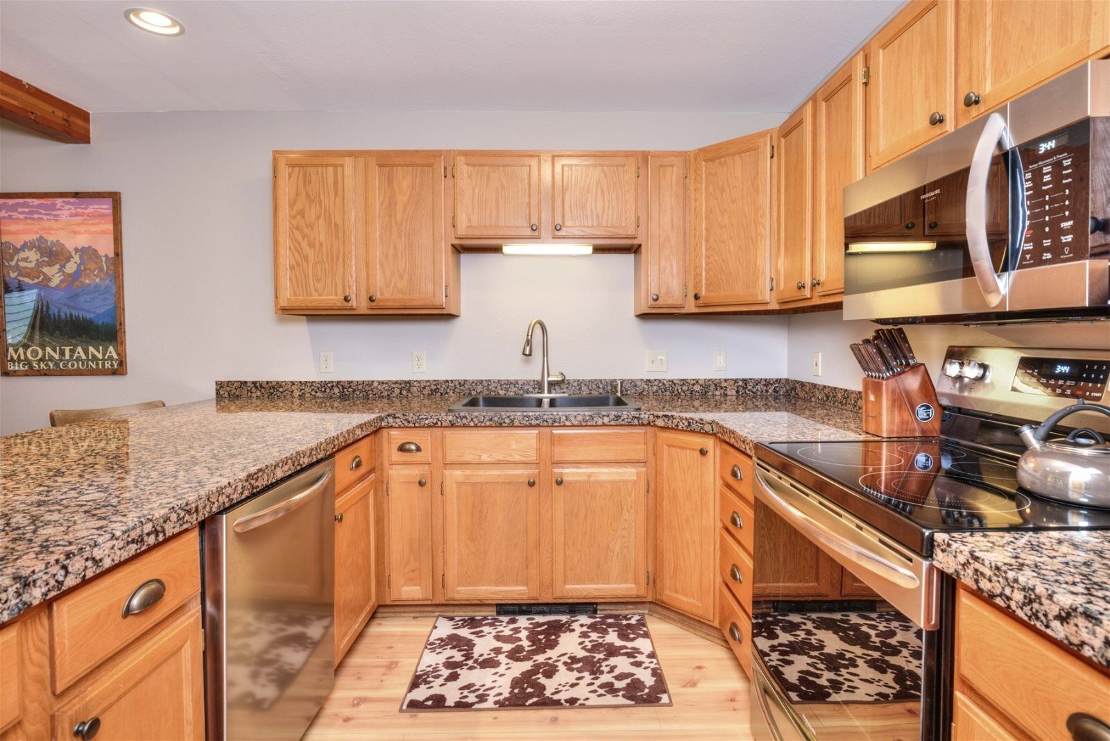 Paper towels, dining tables