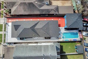 Exterior - Entire Pool House in Montrose 4BR, 3BR, 4PK, 8-12 PPL (Houston)