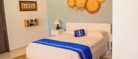 2 habitaciones, escritorio, tabla de planchar con plancha y wifi