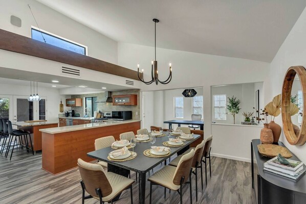 Dining - Desert Luxe: 3BR W/Pools, Tennis (Tucson)