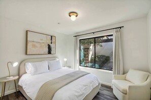 3 bedrooms, desk, iron/ironing board, travel crib - Desert Luxe: 3BR W/Pools, Tennis (Tucson)