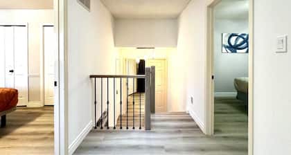 Spacious ïŒ238 sq metersïŒ5-bedroom villa in fabulous Toronto with free parking