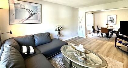 Spacious (238 sq meters)5-bedroom villa in fabulous Toronto with free parking
