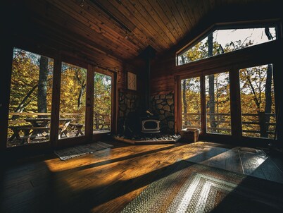 Hugel Hutte - Cozy cabin nestled in woods - Feels like a TreeHouse