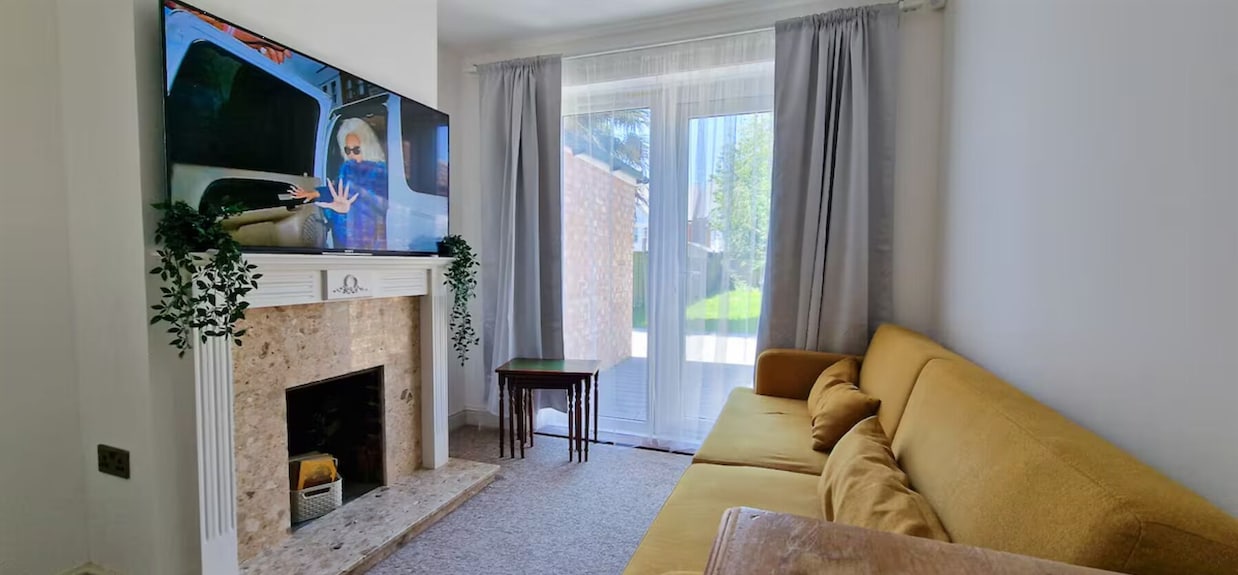 Stylish 4br Central Chichester + Free Parking - South Downs