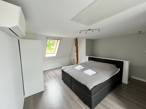 2 bedrooms, iron/ironing board, free WiFi, bed sheets - Relax in the pool, whirlpool, sauna or wood-fired hot tub. (Neubörger)
