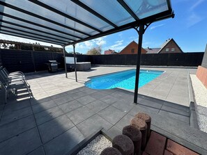 Pool - Relax in the pool, whirlpool, sauna or wood-fired hot tub. (Neubörger)