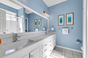 House, Multiple Beds (Tropical Dreams) | Bathroom - Tropical Dreams (Destin)