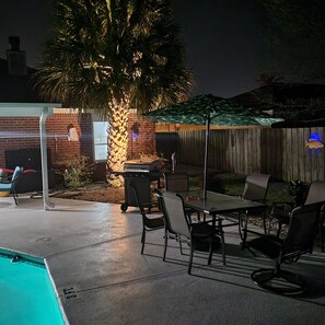 Outdoor dining - 
Large heated/chilled private pool 6 feet deep. 10 minutes to Beach/Golf  (Navarre)