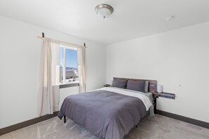 5 bedrooms, travel cot, WiFi, bed sheets