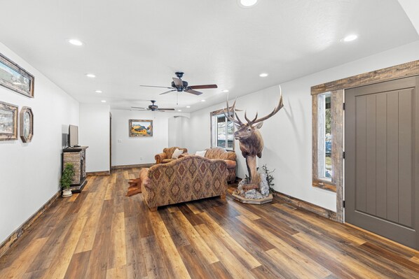 Interior - Large house with lots of space. Just minutes away from national forest. (Thayne)