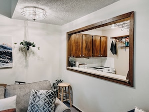 Appart'hôtel, 2 chambres, fumeur, balcon | Salle de séjour