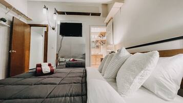 Condo, 2 Bedrooms, Smoking, Balcony | 3 bedrooms