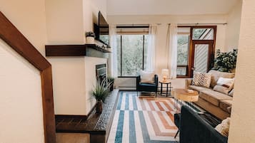 Condo, 2 Bedrooms, Smoking, Balcony | Living room