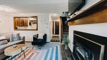 Condo, 2 Bedrooms, Smoking, Balcony | Living room