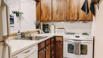 Condo, 2 Bedrooms, Smoking, Balcony | Interior