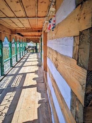 Exterior - Benzer stays  (Mori)