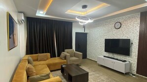 Family Apartment, Balcony, City View | Ruang tamu
