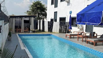Piscina a l'aire lliure