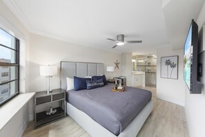 公寓客房, 1 張特大雙人床及 1 張梳化床 (Fifth floor condo with pools, spas, t) | 1 間睡房