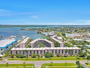 Kondominium, 1 Tempat Tidur King dengan tempat tidur Sofa (Fifth floor condo with pools, spas, t) | Eksterior