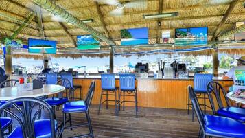 Condo, 1 King Bed with Sofa bed (Fifth floor condo with pools, spas, t) | Bar (on property)