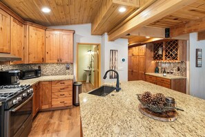 冰箱、微波炉、烤箱、炉灶