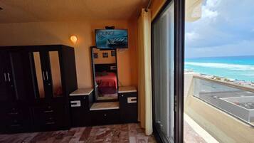 Apartemen Keluarga, pemandangan pantai | Setrika/meja setrika dan Wi-Fi gratis