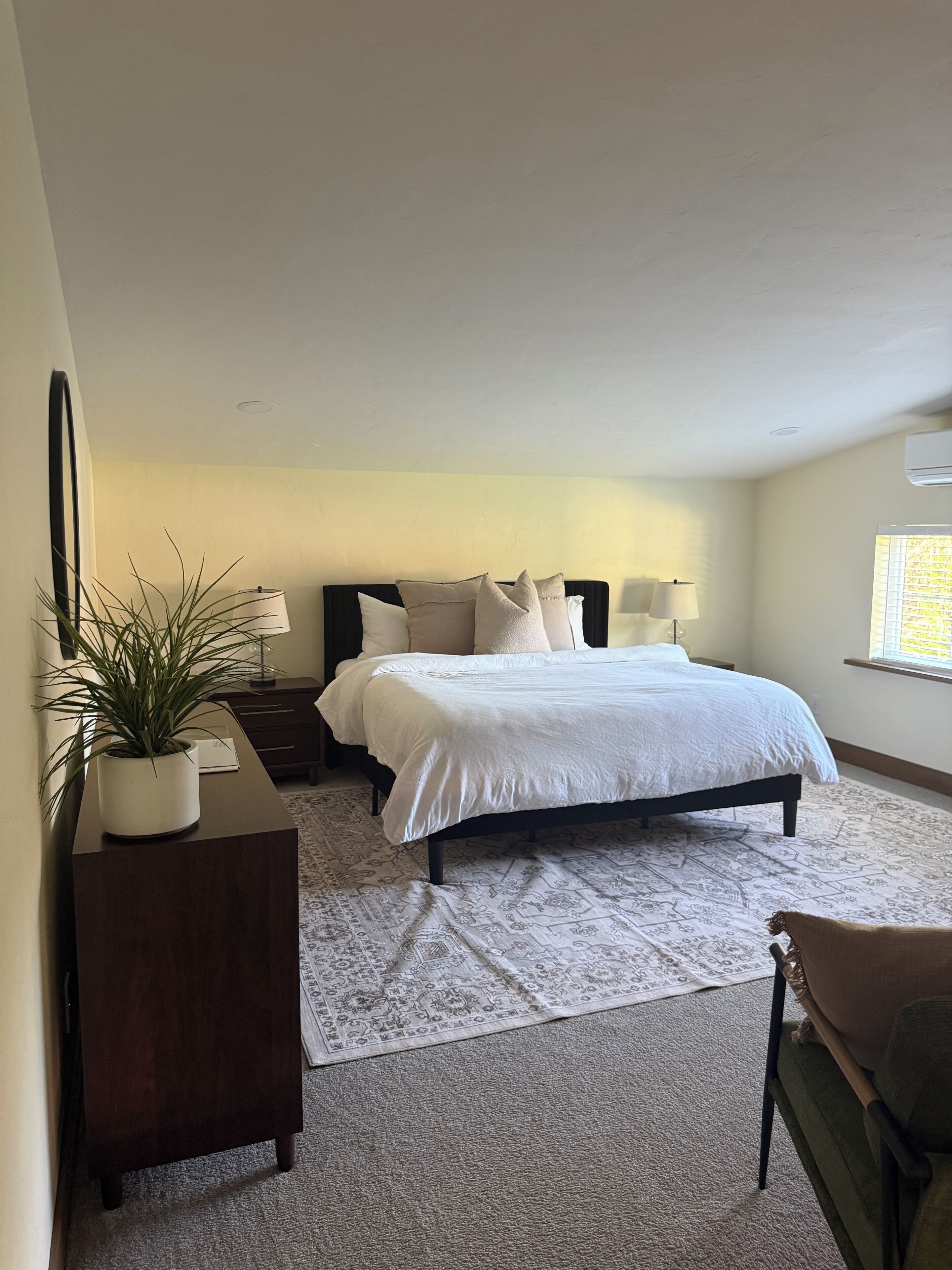 2 slaapkamers, een strijkplank/strijkijzer, gratis wifi, beddengoed