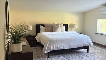 2 slaapkamers, een strijkplank/strijkijzer, gratis wifi, beddengoed