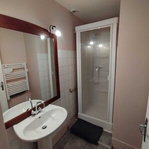 Toallas y papel de baño