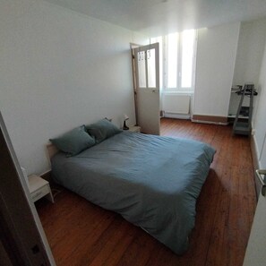 3 多间卧室、熨斗/熨衣板、WiFi、床单