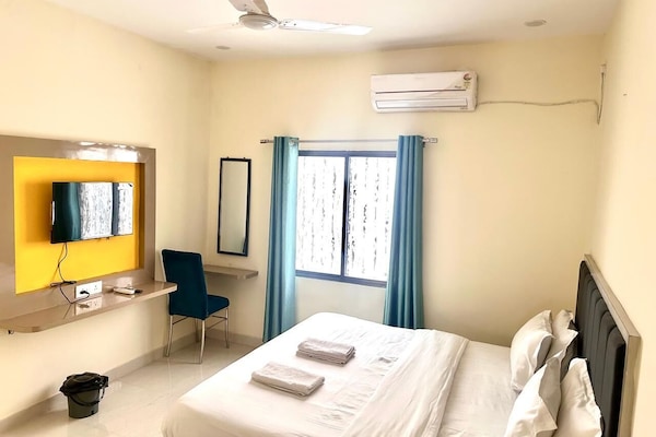 Habitación triple de lujo | Escritorio, espacio para trabajar con un portátil, wifi gratis