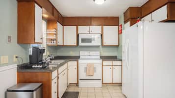 Mikrowelle, Ofen, Herdplatte, Geschirrspüler