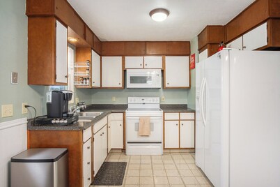 Quiet Parkside Home with Gym & Dedicated Office. Central Location.