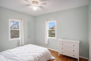 2 bedrooms, iron/ironing board, WiFi, bed sheets