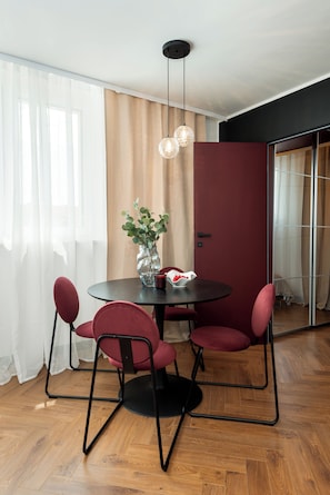 Comfort Apartment, City View | Living room - Crystal - by Kairos Apartments (Gliwice)