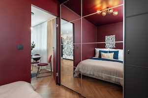 1 habitación, decoración personalizada y muebles diferentes 