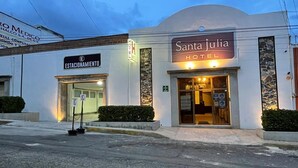 A hotel named Santa Julia with a signboard, a reception area, and a parking sign. - Hotel Santa Julia  (Tecamachalco)