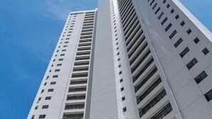 A tall, modern building with a prominent 'Residence Santa Maria' sign at the bottom. - Urban Home Stay - Santa Maria (Recife)