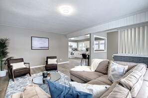 Living area - Historical Highlands Home (edmonton)