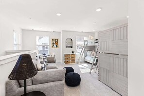 3 bedrooms, iron/ironing board, WiFi, bed sheets - Blue Tides Family Retreat (Ocean City)