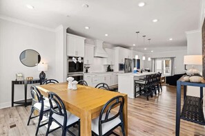 Dining - Blue Tides Family Retreat (Ocean City)